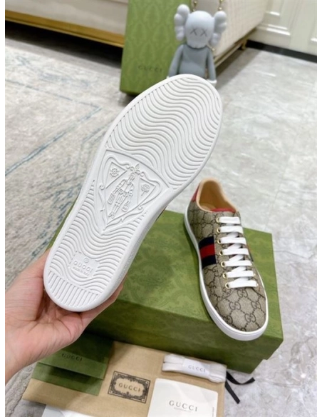 GUCCI,Lowtop,LuxuryFootwear,SNEAKER