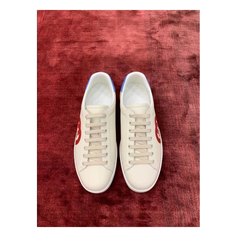 FashionStatement,GUCCI,IconicStyle,ItalianCraftsmanship,LuxuryFootwear,SNEAKER