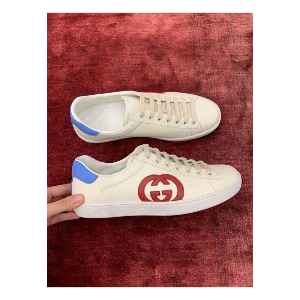 FashionStatement,GUCCI,IconicStyle,ItalianCraftsmanship,LuxuryFootwear,SNEAKER