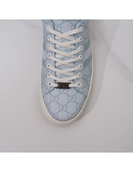 FashionStatement,GUCCI,IconicStyle,ItalianCraftsmanship,LuxuryFootwear,SNEAKER