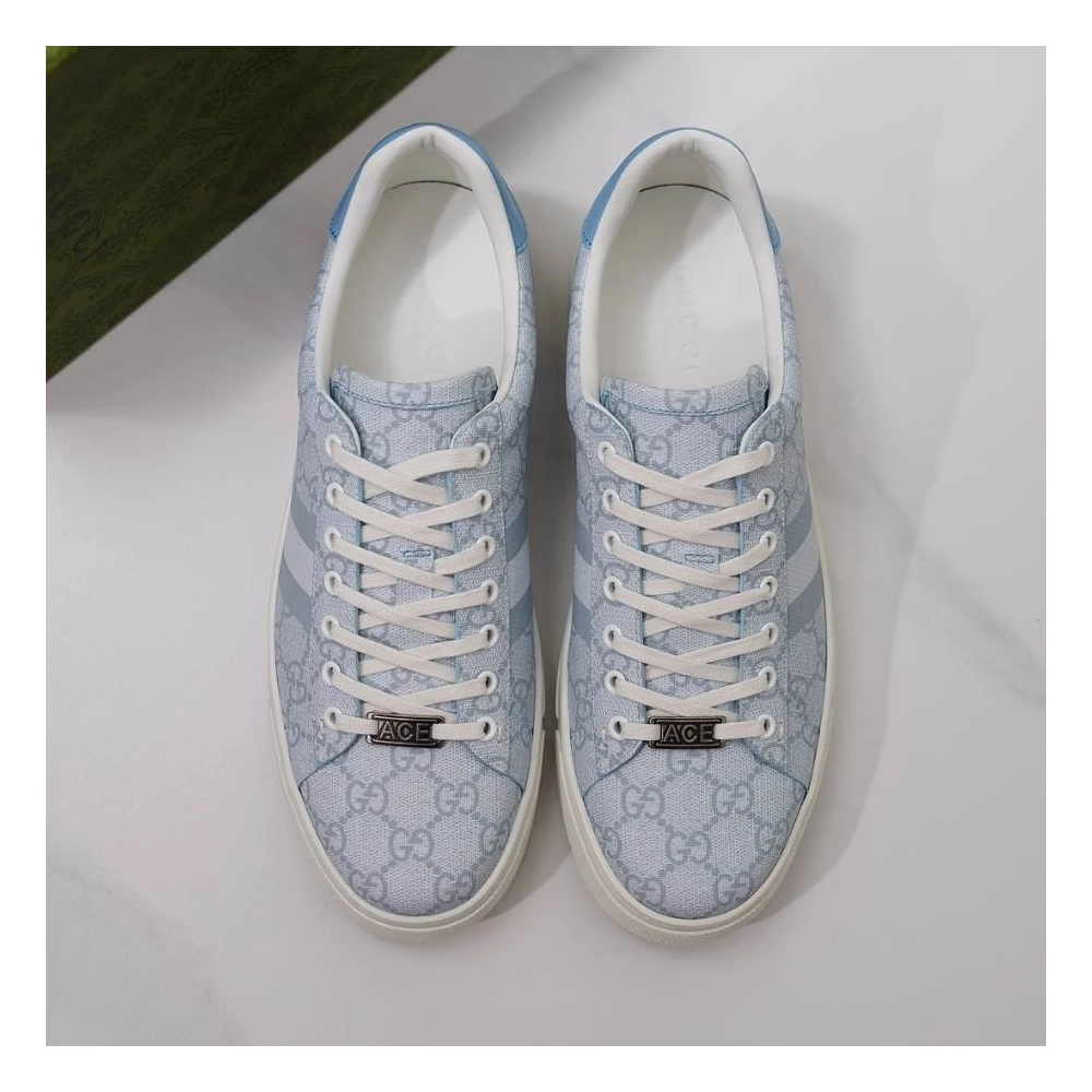 FashionStatement,GUCCI,IconicStyle,ItalianCraftsmanship,LuxuryFootwear,SNEAKER