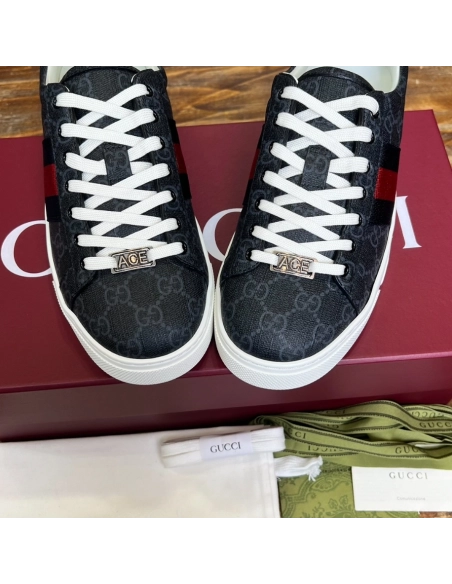 FashionStatement,GUCCI,IconicStyle,ItalianCraftsmanship,LuxuryFootwear,SNEAKER