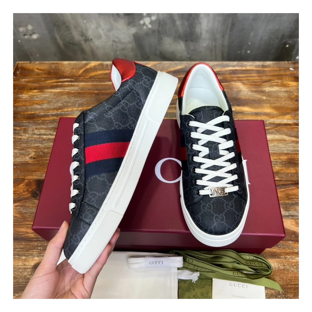 FashionStatement,GUCCI,IconicStyle,ItalianCraftsmanship,LuxuryFootwear,SNEAKER