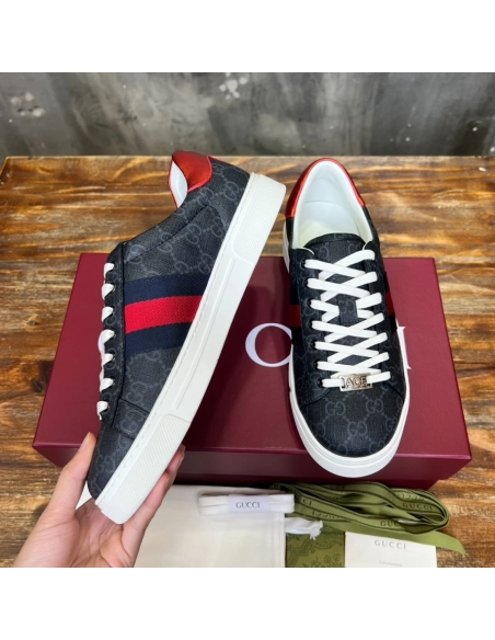 FashionStatement,GUCCI,IconicStyle,ItalianCraftsmanship,LuxuryFootwear,SNEAKER