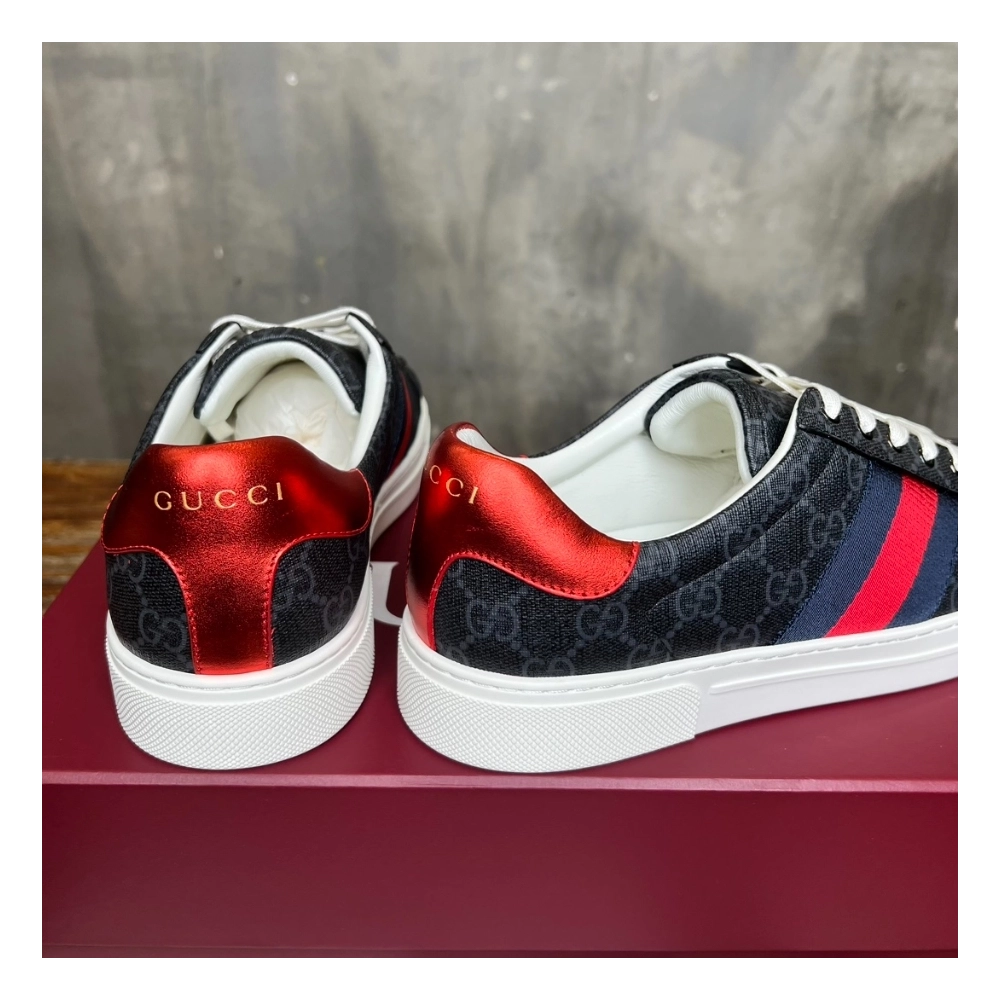 FashionStatement,GUCCI,IconicStyle,ItalianCraftsmanship,LuxuryFootwear,SNEAKER