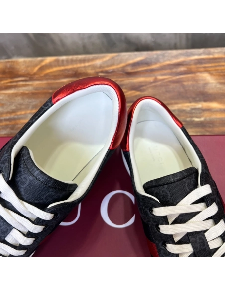 FashionStatement,GUCCI,IconicStyle,ItalianCraftsmanship,LuxuryFootwear,SNEAKER