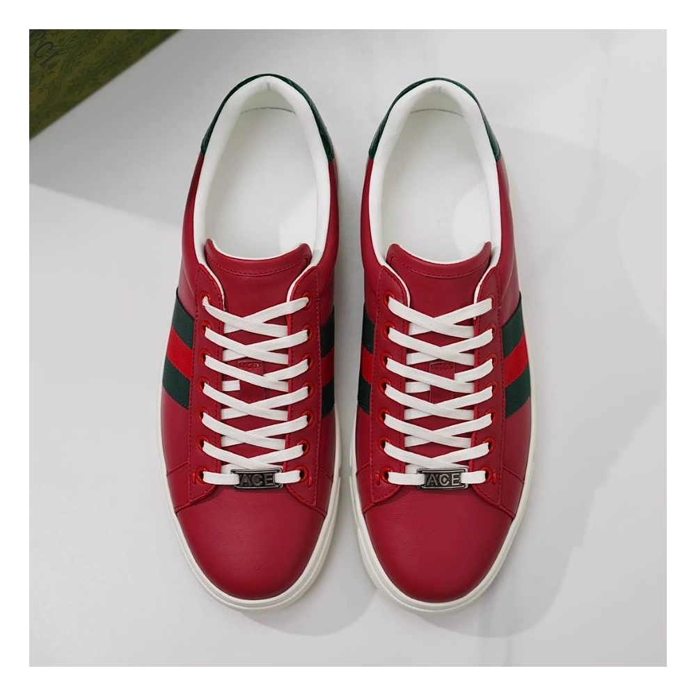 FashionStatement,GUCCI,IconicStyle,ItalianCraftsmanship,LuxuryFootwear,SNEAKER