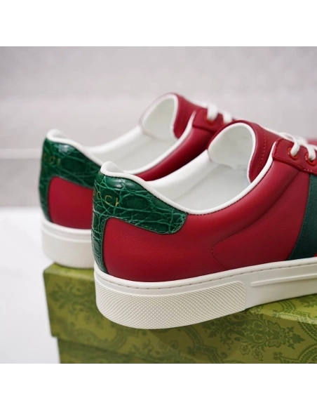 FashionStatement,GUCCI,IconicStyle,ItalianCraftsmanship,LuxuryFootwear,SNEAKER