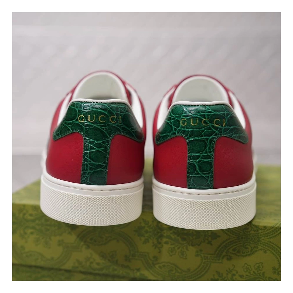 FashionStatement,GUCCI,IconicStyle,ItalianCraftsmanship,LuxuryFootwear,SNEAKER