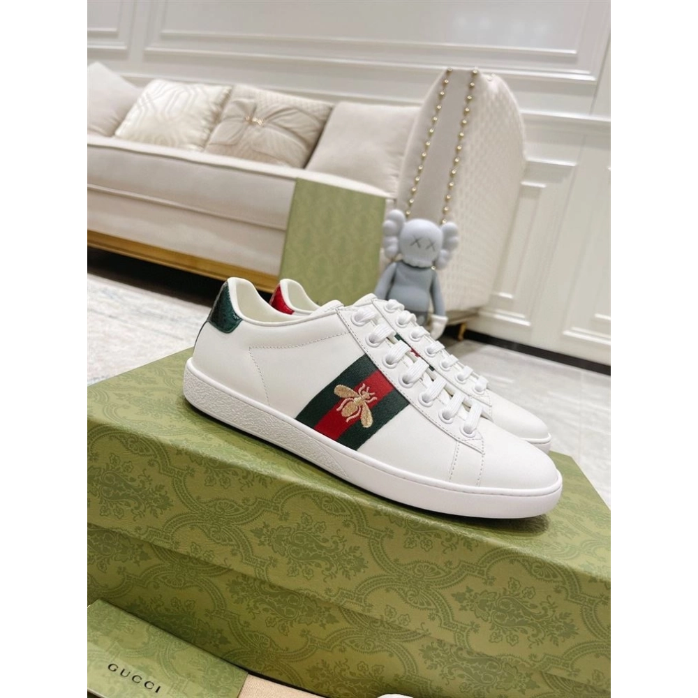 GUCCI,IconicStyle,ItalianCraftsmanship,LOW-TOP,LuxuryFootwear,SNEAKER