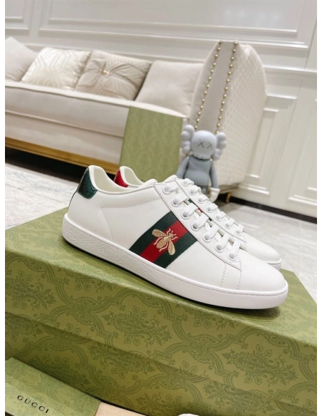 GUCCI,IconicStyle,ItalianCraftsmanship,LOW-TOP,LuxuryFootwear,SNEAKER