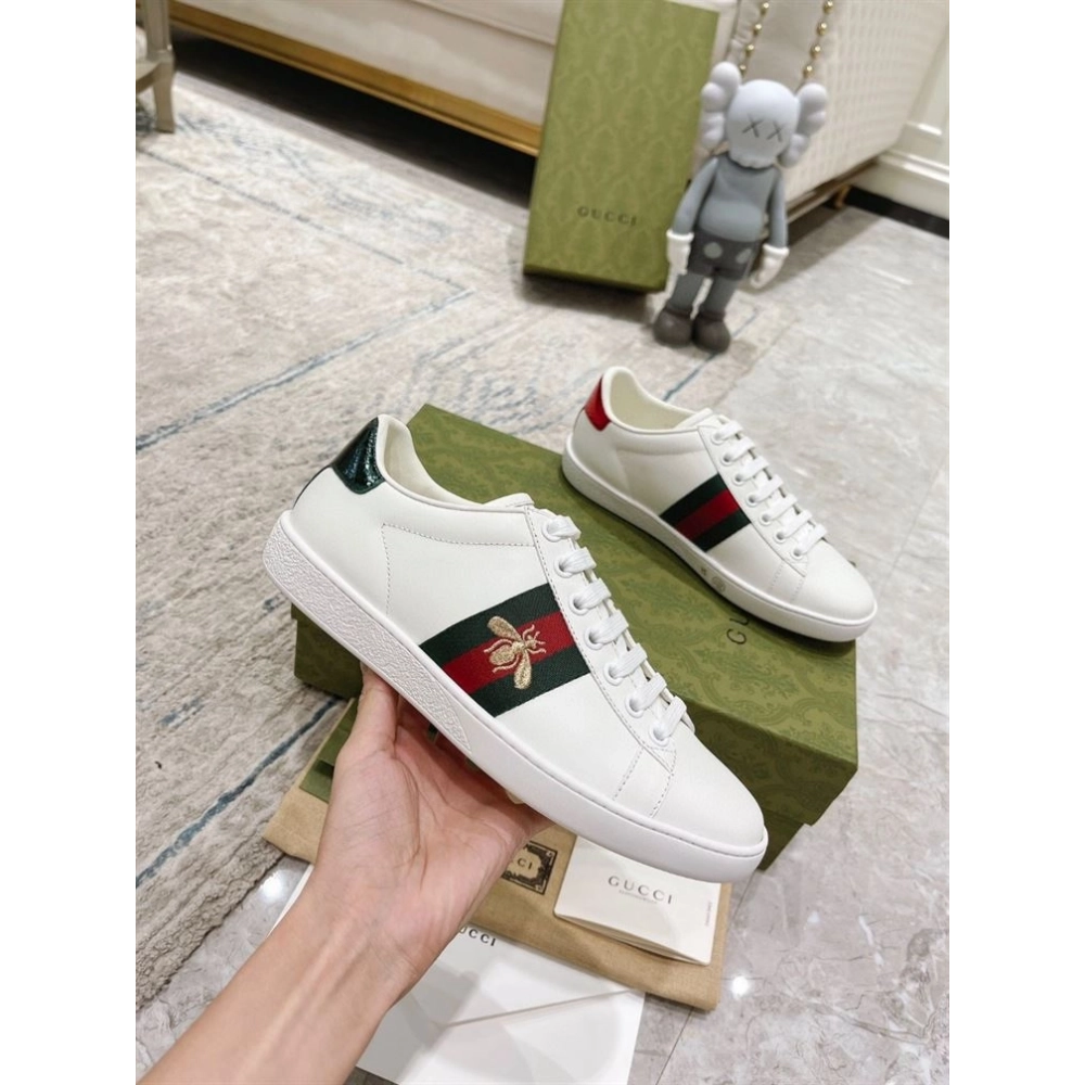 GUCCI,IconicStyle,ItalianCraftsmanship,LOW-TOP,LuxuryFootwear,SNEAKER