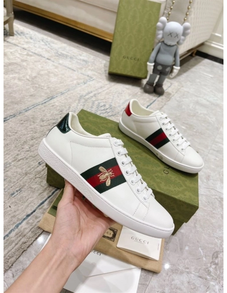 GUCCI,IconicStyle,ItalianCraftsmanship,LOW-TOP,LuxuryFootwear,SNEAKER