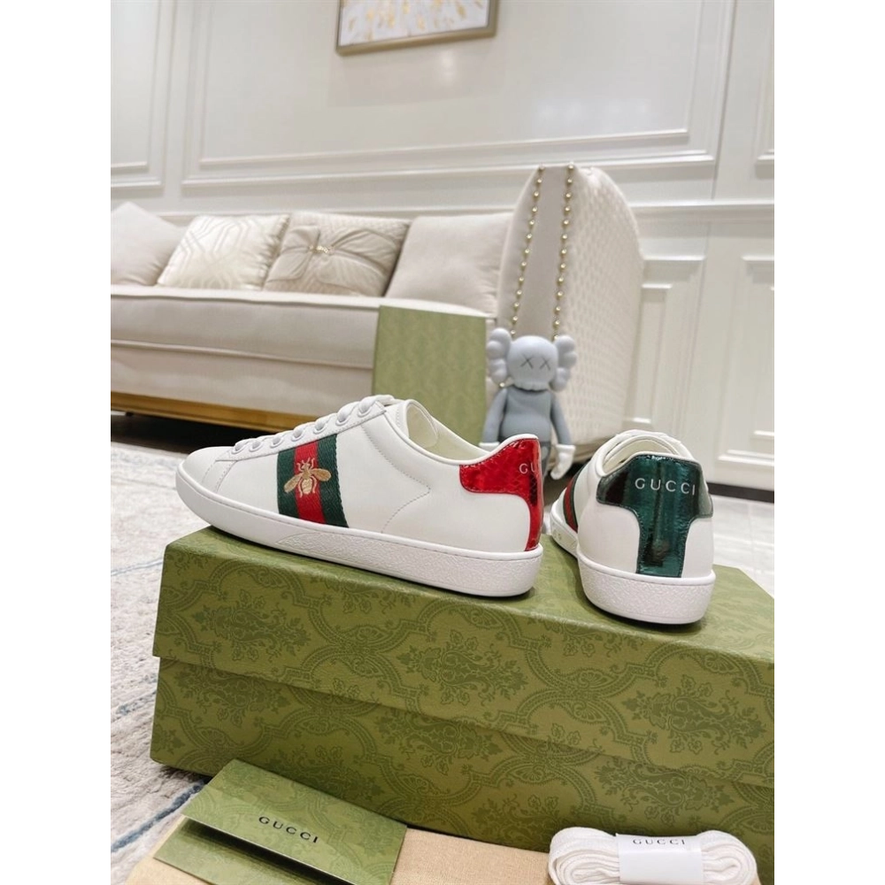 GUCCI,IconicStyle,ItalianCraftsmanship,LOW-TOP,LuxuryFootwear,SNEAKER