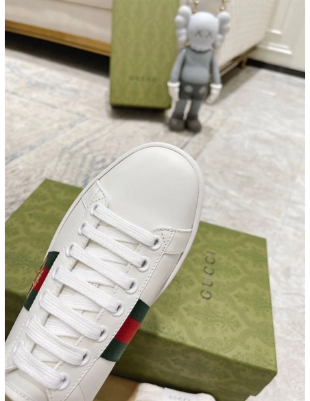 GUCCI,IconicStyle,ItalianCraftsmanship,LOW-TOP,LuxuryFootwear,SNEAKER