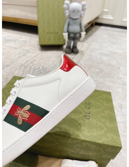 GUCCI,IconicStyle,ItalianCraftsmanship,LOW-TOP,LuxuryFootwear,SNEAKER
