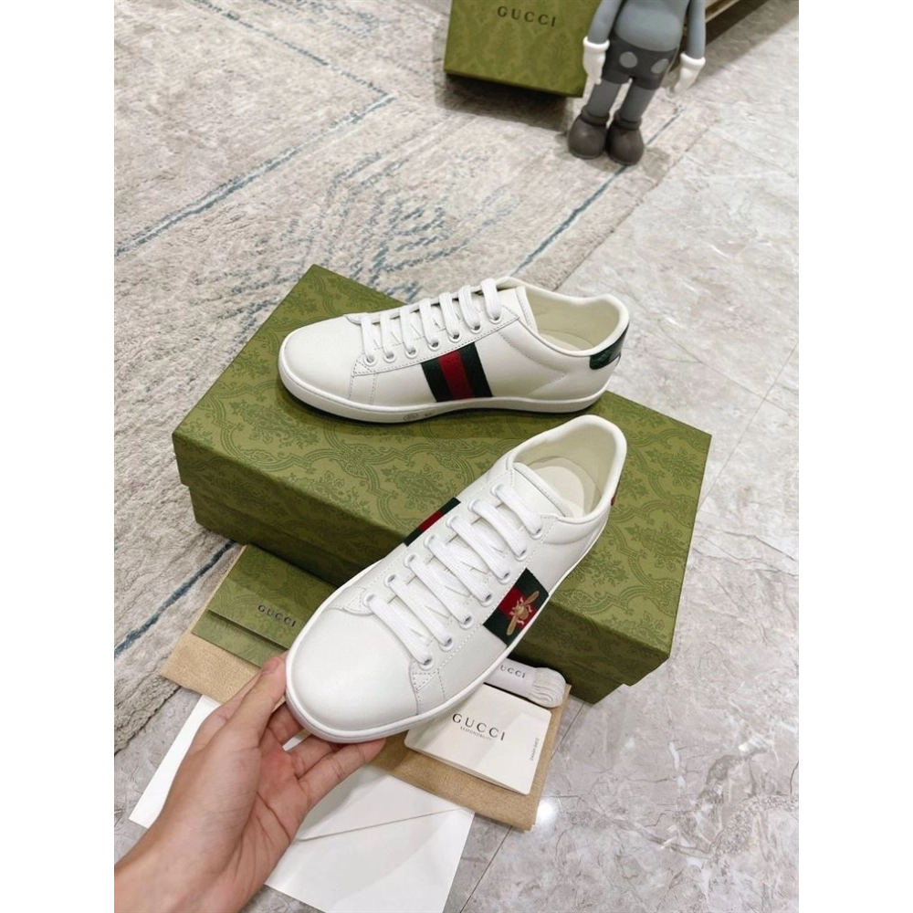 GUCCI,IconicStyle,ItalianCraftsmanship,LOW-TOP,LuxuryFootwear,SNEAKER