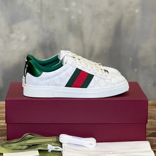 FashionStatement,GUCCI,IconicStyle,ItalianCraftsmanship,LuxuryFootwear,SNEAKER