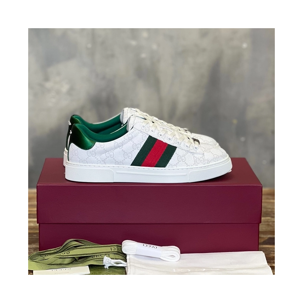 FashionStatement,GUCCI,IconicStyle,ItalianCraftsmanship,LuxuryFootwear,SNEAKER