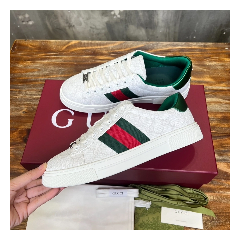FashionStatement,GUCCI,IconicStyle,ItalianCraftsmanship,LuxuryFootwear,SNEAKER