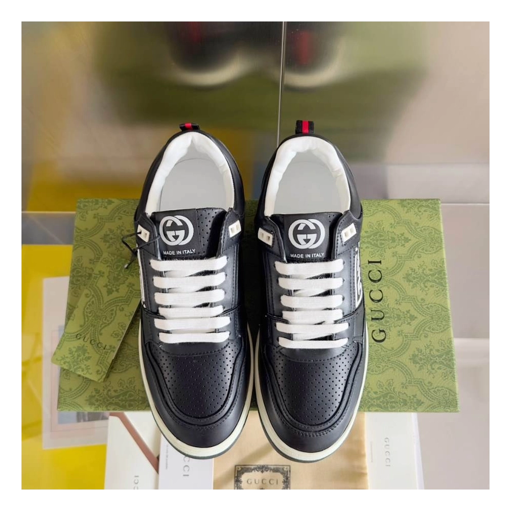 FashionStatement,GUCCI,IconicStyle,ItalianCraftsmanship,LuxuryFootwear,SNEAKER