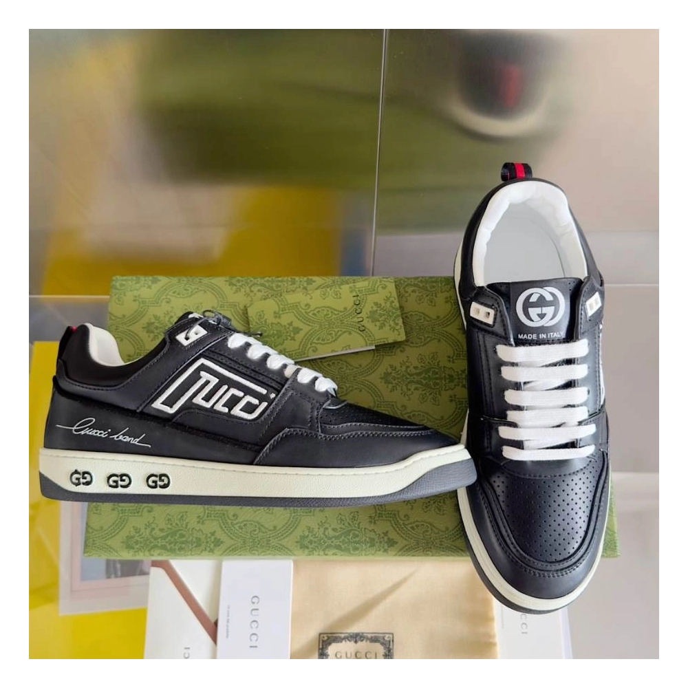 FashionStatement,GUCCI,IconicStyle,ItalianCraftsmanship,LuxuryFootwear,SNEAKER