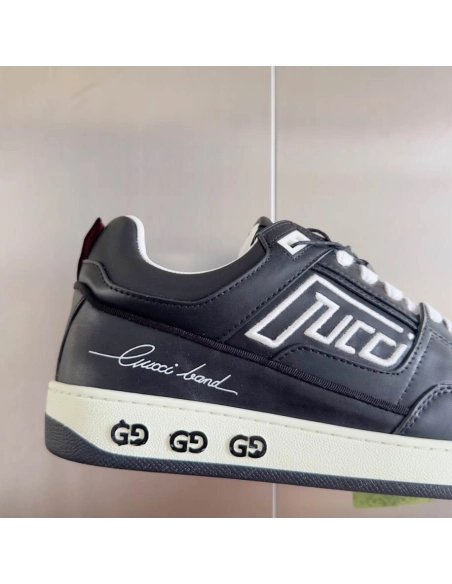 FashionStatement,GUCCI,IconicStyle,ItalianCraftsmanship,LuxuryFootwear,SNEAKER