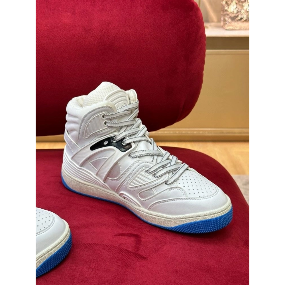 FashionStatement,GUCCI,IconicStyle,ItalianCraftsmanship,LuxuryFootwear,SNEAKER