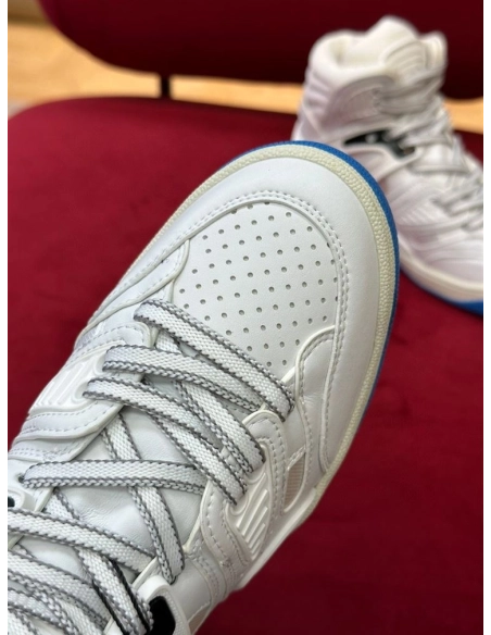 FashionStatement,GUCCI,IconicStyle,ItalianCraftsmanship,LuxuryFootwear,SNEAKER