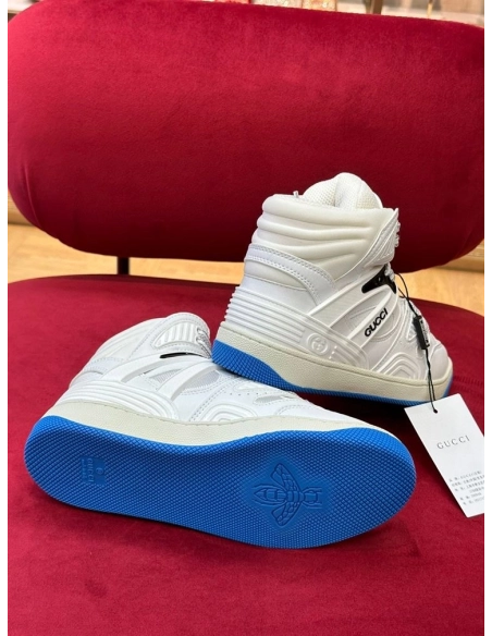 FashionStatement,GUCCI,IconicStyle,ItalianCraftsmanship,LuxuryFootwear,SNEAKER