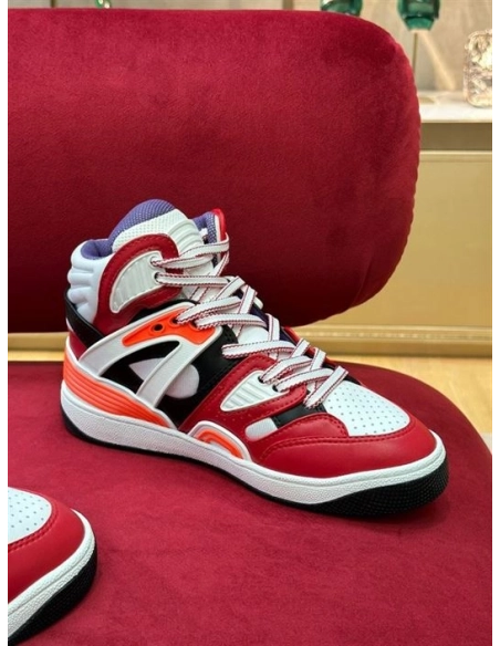 FashionStatement,GUCCI,IconicStyle,ItalianCraftsmanship,LuxuryFootwear,SNEAKER