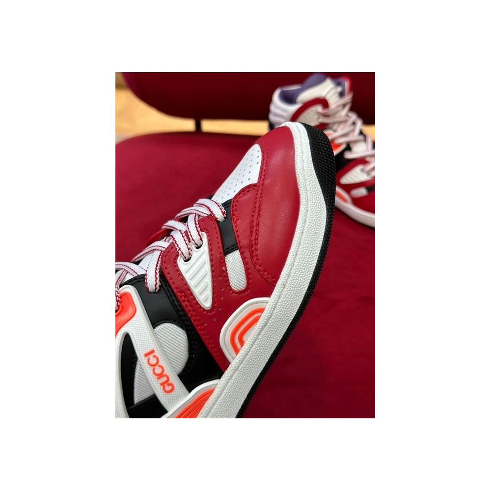 FashionStatement,GUCCI,IconicStyle,ItalianCraftsmanship,LuxuryFootwear,SNEAKER