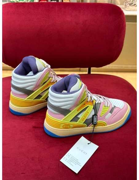 FashionStatement,GUCCI,IconicStyle,ItalianCraftsmanship,LuxuryFootwear,SNEAKER