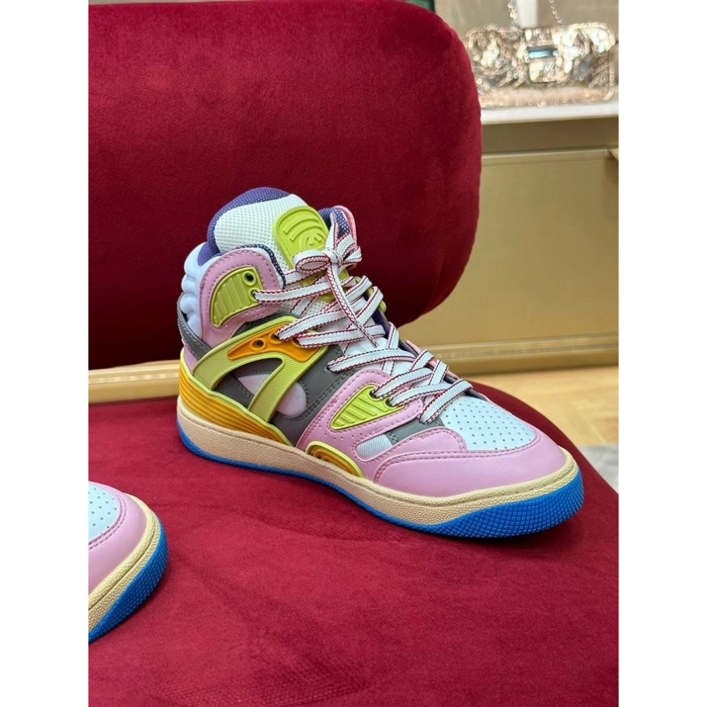 FashionStatement,GUCCI,IconicStyle,ItalianCraftsmanship,LuxuryFootwear,SNEAKER