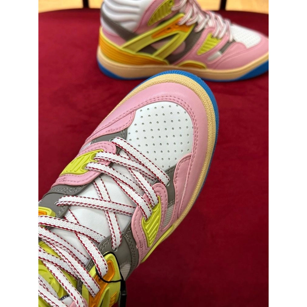 FashionStatement,GUCCI,IconicStyle,ItalianCraftsmanship,LuxuryFootwear,SNEAKER