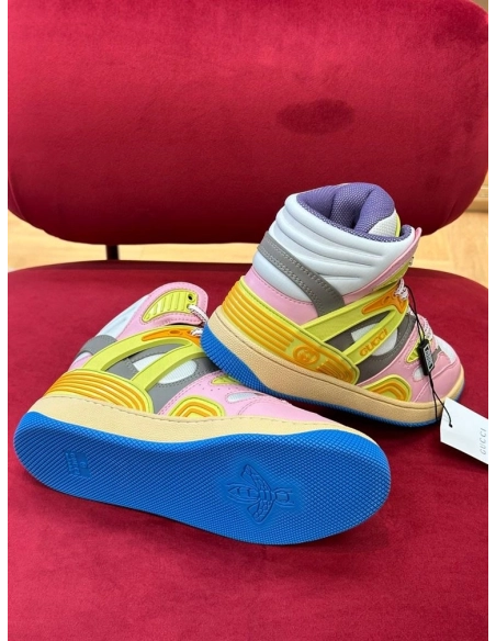 FashionStatement,GUCCI,IconicStyle,ItalianCraftsmanship,LuxuryFootwear,SNEAKER