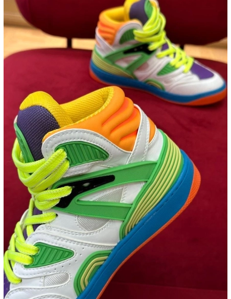 FashionStatement,GUCCI,IconicStyle,ItalianCraftsmanship,LuxuryFootwear,SNEAKER