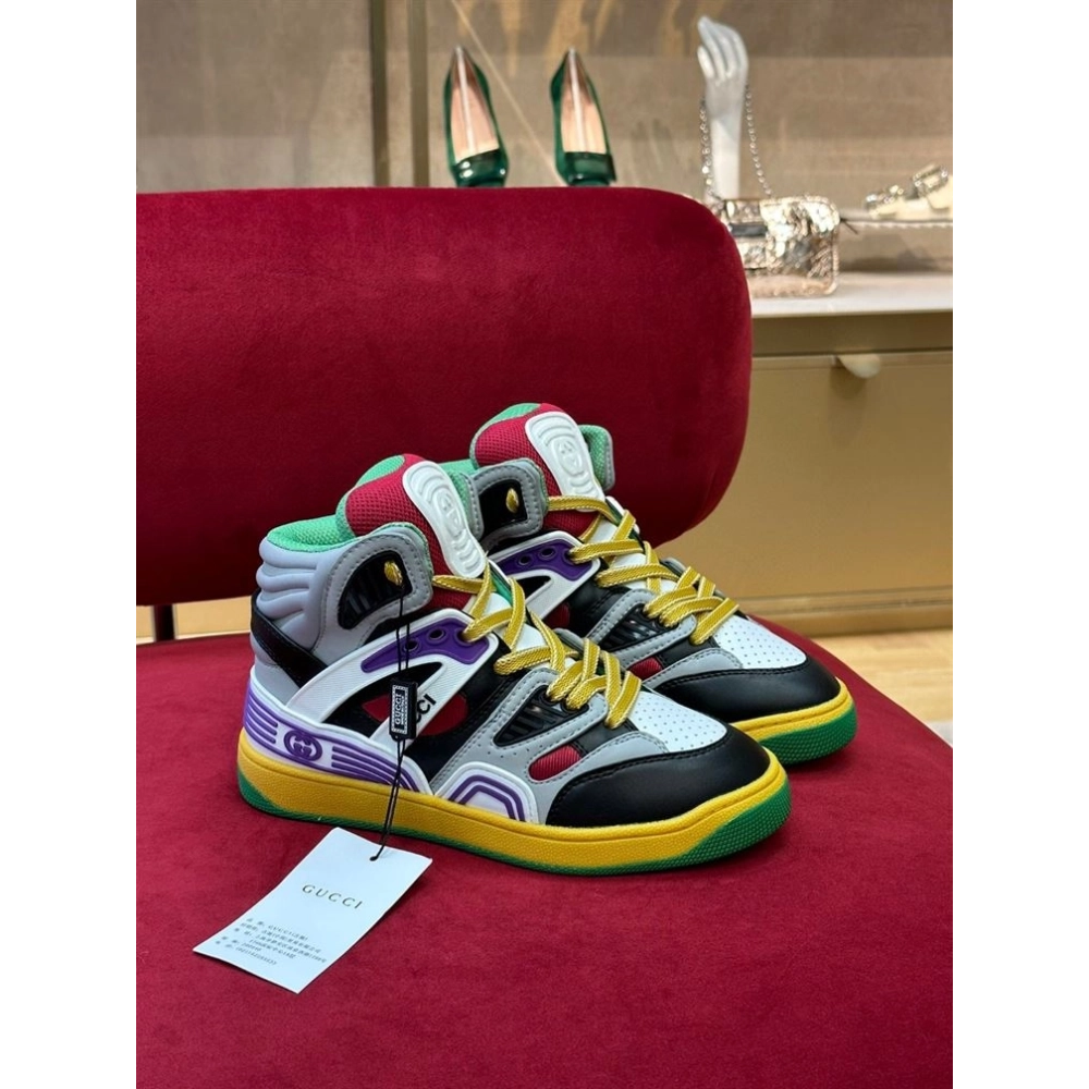 FashionStatement,GUCCI,IconicStyle,ItalianCraftsmanship,LuxuryFootwear,SNEAKER