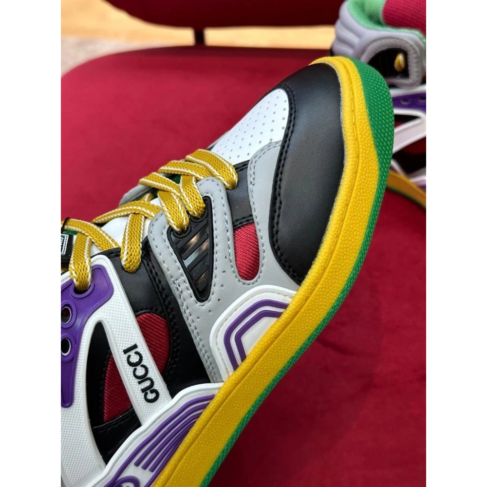 FashionStatement,GUCCI,IconicStyle,ItalianCraftsmanship,LuxuryFootwear,SNEAKER