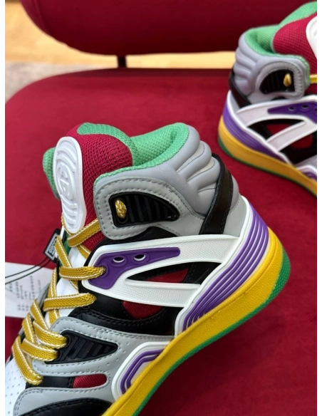 FashionStatement,GUCCI,IconicStyle,ItalianCraftsmanship,LuxuryFootwear,SNEAKER