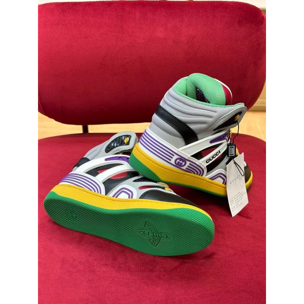 FashionStatement,GUCCI,IconicStyle,ItalianCraftsmanship,LuxuryFootwear,SNEAKER