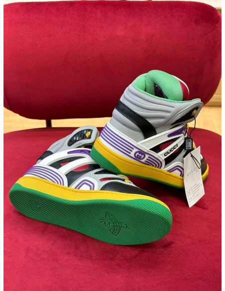 FashionStatement,GUCCI,IconicStyle,ItalianCraftsmanship,LuxuryFootwear,SNEAKER