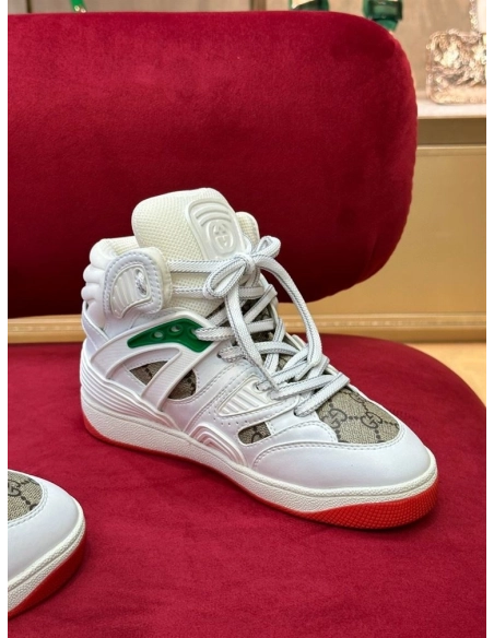 FashionStatement,GUCCI,IconicStyle,ItalianCraftsmanship,LuxuryFootwear,SNEAKER