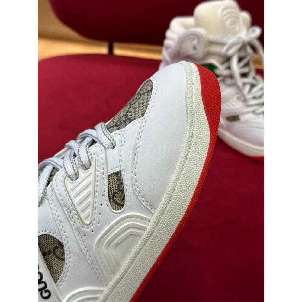 FashionStatement,GUCCI,IconicStyle,ItalianCraftsmanship,LuxuryFootwear,SNEAKER