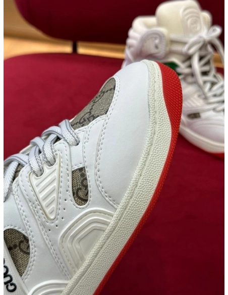 FashionStatement,GUCCI,IconicStyle,ItalianCraftsmanship,LuxuryFootwear,SNEAKER