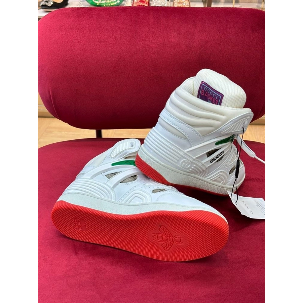 FashionStatement,GUCCI,IconicStyle,ItalianCraftsmanship,LuxuryFootwear,SNEAKER