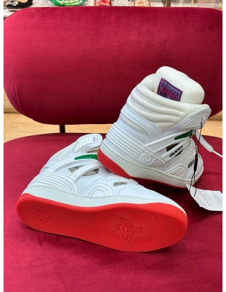 FashionStatement,GUCCI,IconicStyle,ItalianCraftsmanship,LuxuryFootwear,SNEAKER