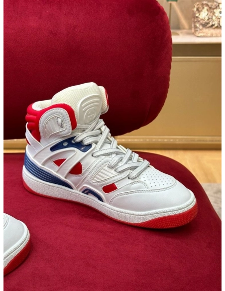 FashionStatement,GUCCI,IconicStyle,ItalianCraftsmanship,LuxuryFootwear,SNEAKER