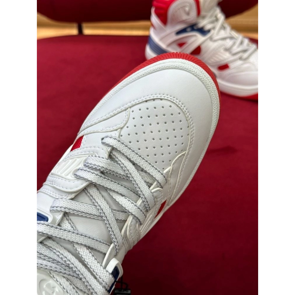 FashionStatement,GUCCI,IconicStyle,ItalianCraftsmanship,LuxuryFootwear,SNEAKER