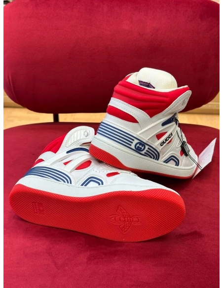 FashionStatement,GUCCI,IconicStyle,ItalianCraftsmanship,LuxuryFootwear,SNEAKER